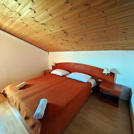 Apartment With Parking Space Barbat - Rab - 22752 Rab Town