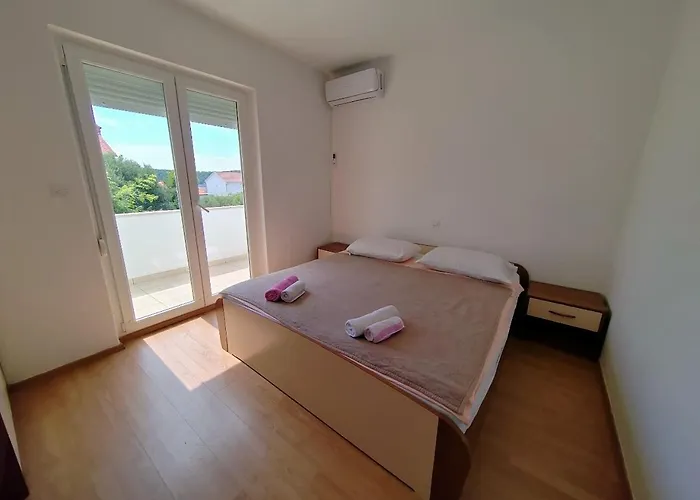With Parking Space Barbat - Rab - 22752 Appartamento Rab Town